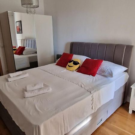 Apartments Anica 2 Макарска Экстерьер фото