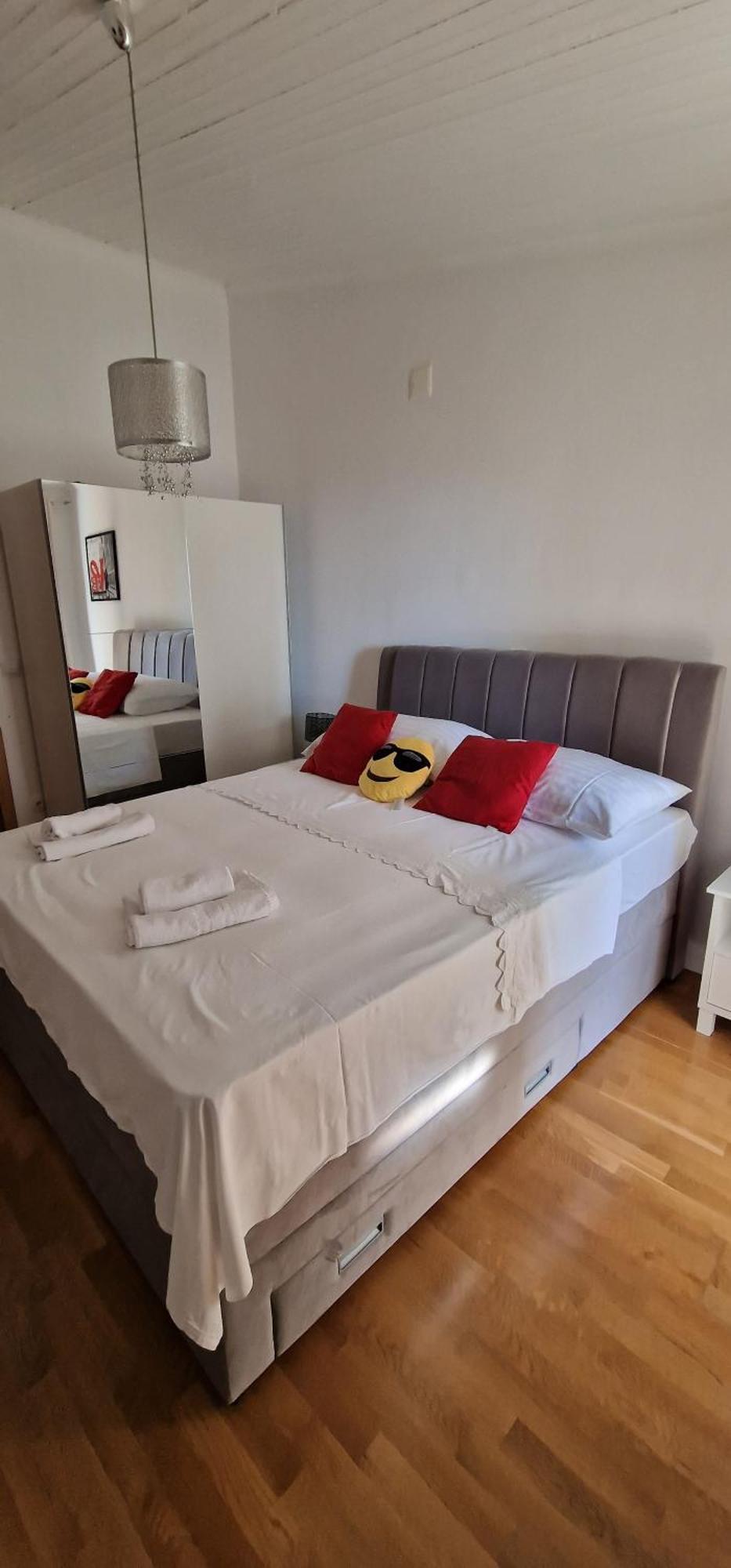 Apartments Anica 2 Макарска Экстерьер фото