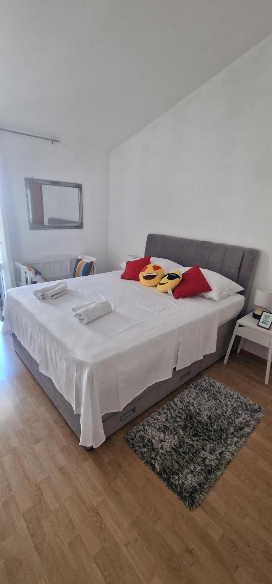 Apartments Anica 2 Макарска Экстерьер фото