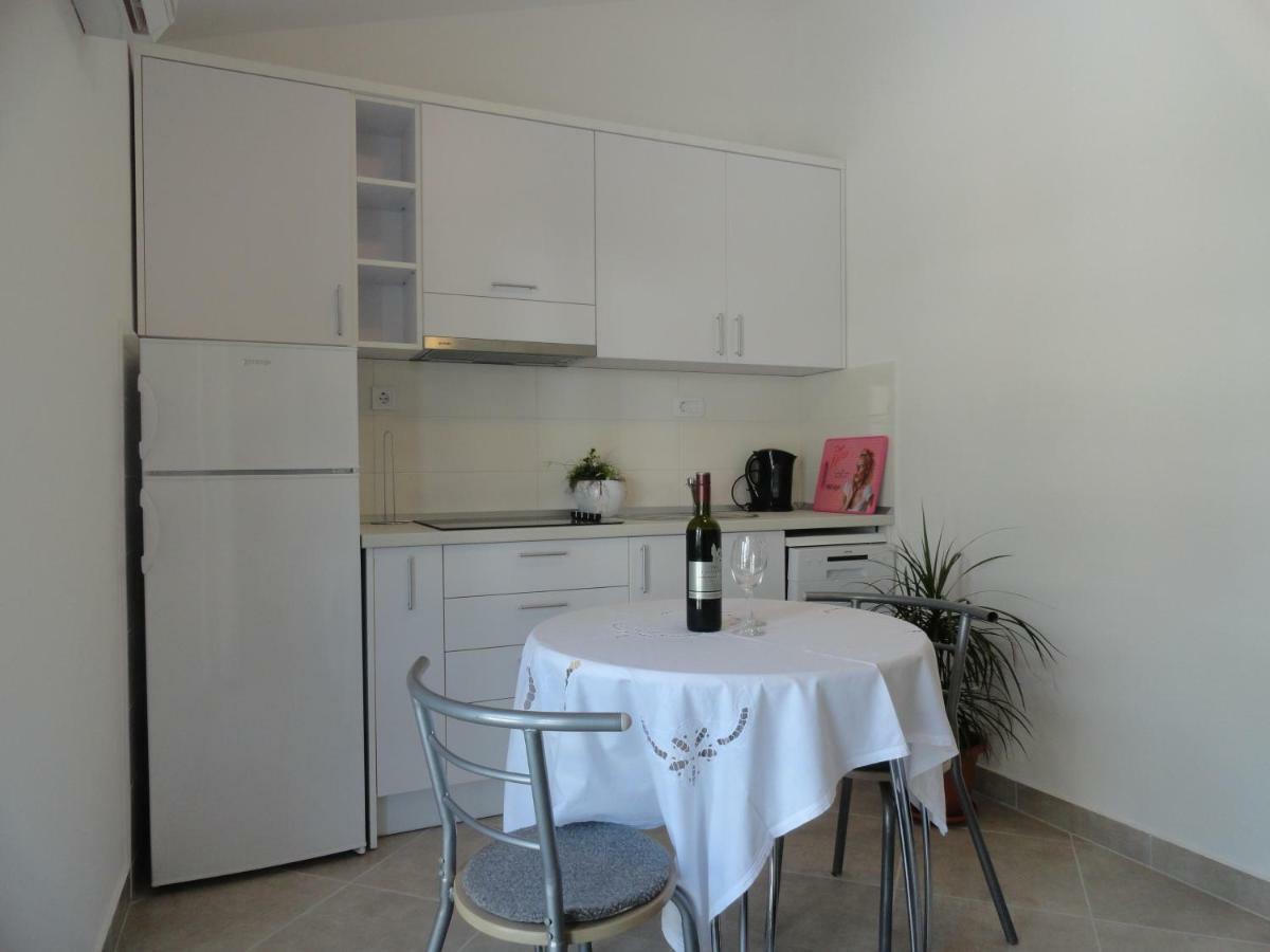 Apartments Anica 2 Макарска Экстерьер фото